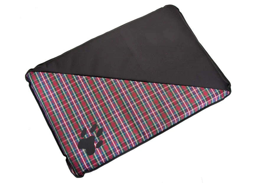 Colchoneta para perro con diseño escocés y huella negra, ideal para mascotas