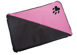 Cama rectangular para perro en rosa y negro con huella decorativa, acolchada y resistente.