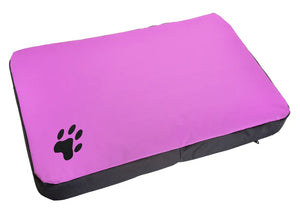 Cama rectangular para perro color malva con huella negra, ideal para mascotas.