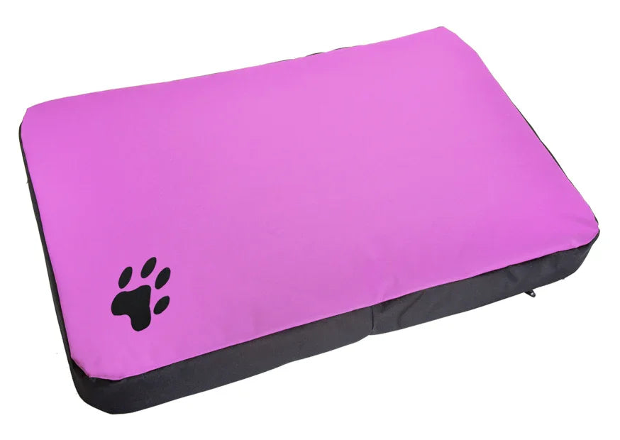 Cama rectangular para perro color malva con huella negra, ideal para mascotas.