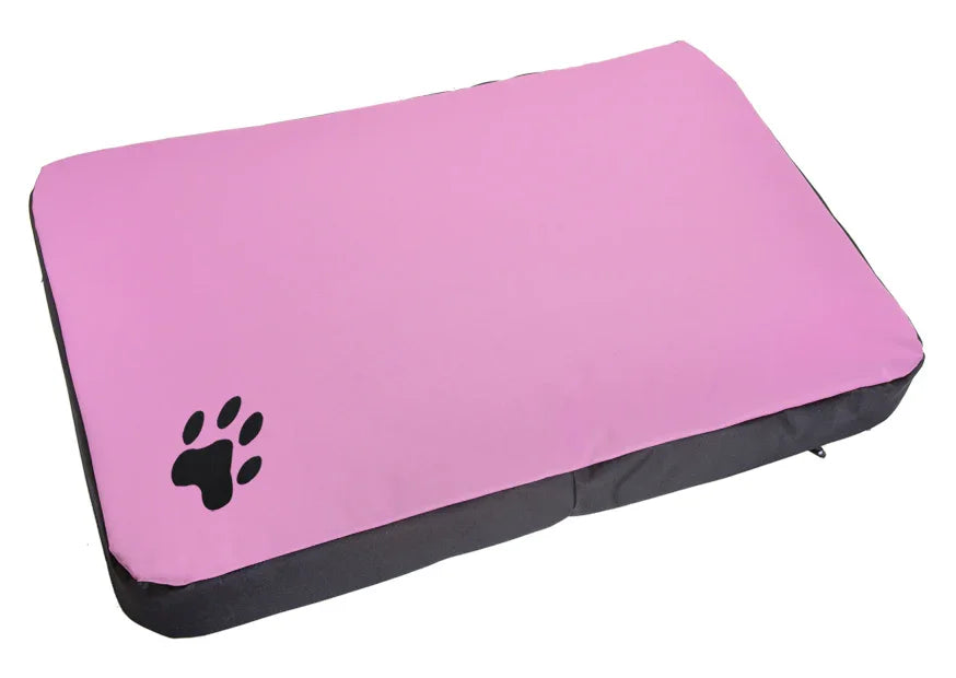 Cama rectangular para perro en color rosa y negro con huella estampada, ideal mascotas.