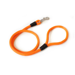 Correa para perro naranja de cuerda gruesa con gancho metálico, ideal paseos mascotas.