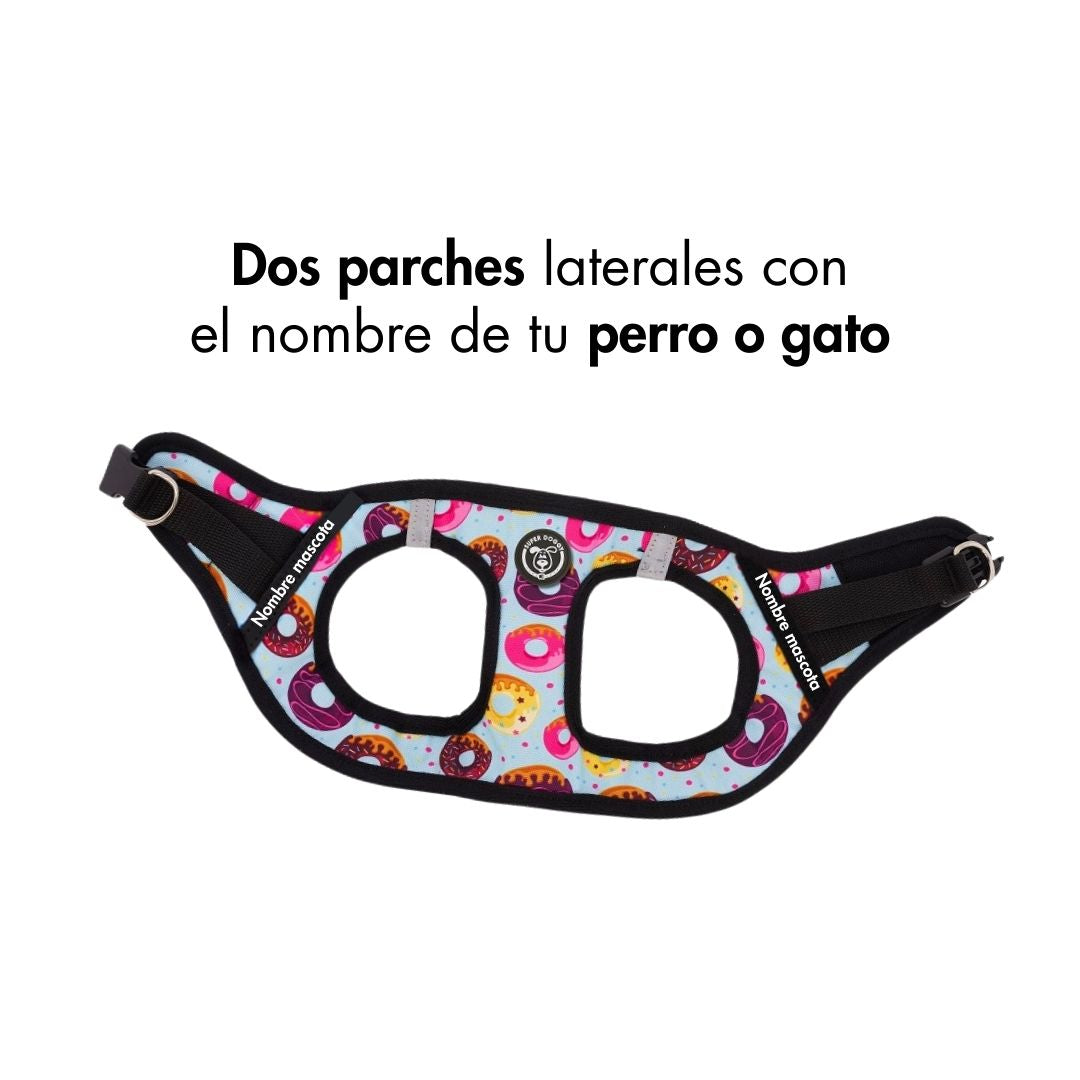 perro-mediano-con-arnes-personalizado-donuts