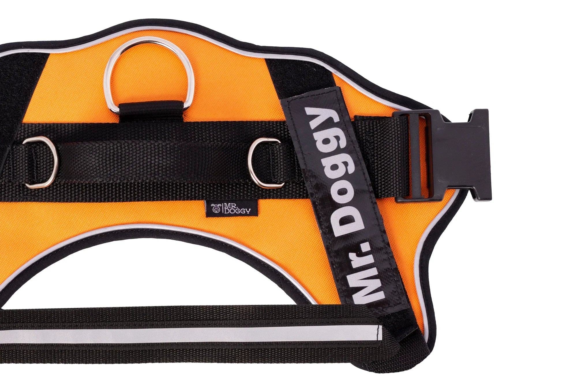 Arnés naranja para perro con cinta reflectante y hebilla de seguridad, texto Mr. Doggy visible.